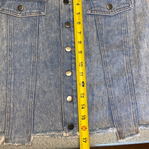 Love riche Size Large Denim Color Button Front Mini Skirt Light Wash - Picture 6 of 8